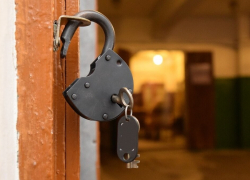 А вдруг опять БПЛА? Новороссийцы жалуются, что им не дают ключи от подвалов