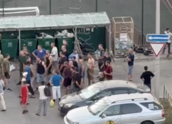 Мигранты захватили детскую площадку и подрались с родителями — в столице Кубани произошла массовая драка