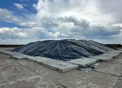 Пронесло ли? Стало известно, куда свезут мазутный песок из Ростова 