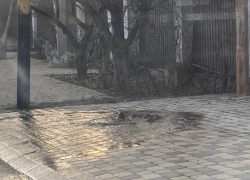 Вонь на три квартала: в Новороссийске «текут» люки, отключают отопление и свет