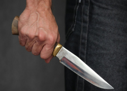 Молодому человеку вонзили нож в спину у одной из гостиниц Новороссийска