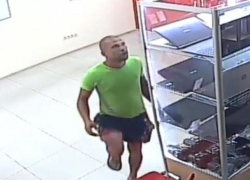 Вор «со стульчиком» из новороссийского ломбарда оказался не один