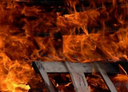 Четыре пожарных бригады тушили двухэтажный дом в Новороссийске