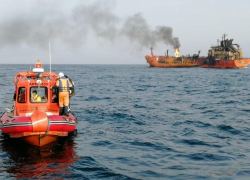 Новороссийские спасатели потушили пожар на газовозах и вернулись домой