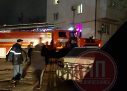 Огонь охватил жилой дом в Новороссийске: есть пострадавшие 