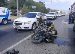 4 автомобиля и мотоциклист: жуткая авария произошла в Новороссийске 