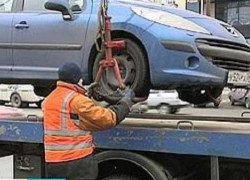 Автоледи не смогла защитить свой автомобиль от новороссийского эвакуатора