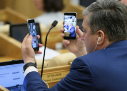 Почему депутаты Госдумы не спешат бросать Telegram