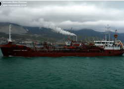 Топливозаправщик напоролся на мель в Новороссийском порту