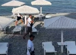 На пляжах Новороссийска провели учения: отдыхающие не знают, куда бежать при атаке 