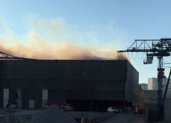 Производственные помещения горят в Восточном районе Новороссийска
