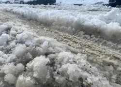 Сами посыплете скользкие тротуары: в Новороссийске появятся емкости с пескосоляной смесью