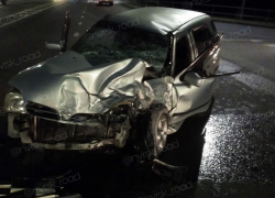 Легковушку раскурочило об маршрутку под Новороссийском