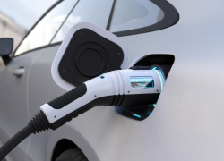 Ситуация на Крымском мосту после заперта проезда электрокарам: водителям предлагают заполнить анкету