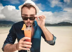 Хорошо жил, пил джус: кафе и рестораны Новороссийска надолго запомнятся молодому приезжему