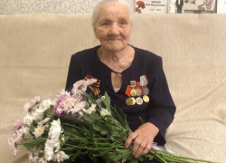 Маленькие новороссийцы поздравили с 9 мая 97-летнего ветерана ВОВ 