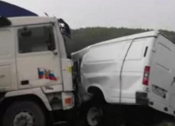 На выезде из Новороссийска фура смяла Газель