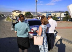 Судебные приставы продолжают арестовывать имущество новороссийцев