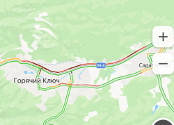 Тысячи отдыхающих спешат на Чёрное море: пробка от Горячего ключа растянулась на 30 километров 