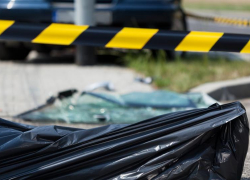 Женщина выпала с балкона и разбилась насмерть в Новороссийске 