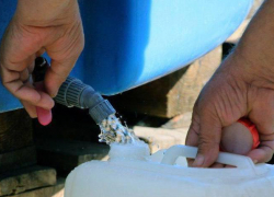 Что делать новороссийцам, если выключили воду, и откуда ее взять 