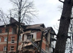 Новороссийцы следят за продолжением работ во взорвавшемся доме 