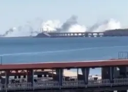 Крымский мост снова атакован: что известно к этому часу 