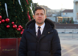 Дмитрий Баринов поздравляет новороссийцев с наступающим Новым годом! 