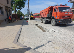 Жители Раевской боятся переломать ноги: ремонт дороги заставляет рисковать 