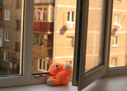 В Новороссийске полуторагодовалый малыш выпал из окна многоэтажки