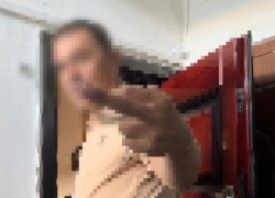 Толкнул и распылил перцовку: агрессивный сосед не дает покоя жительнице Новороссийска 