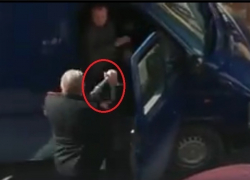 Очередность проезда автомобилей казак отстаивал битой в Новороссийске