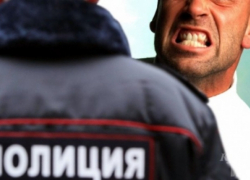 «След» на севере России: новороссиец укусил полицейского из Омска 