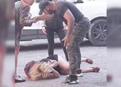 Средь бела дня житель Новороссийска до полусмерти избил девушку