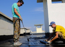 КЖС занимается постановкой спектаклей, «Акстрой» молчит,  чиновники имитируют активность, -а дольщики Новороссийска пребывают в шоке