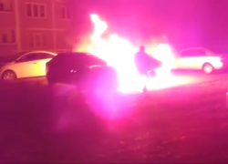 Новороссийцы стали свидетелями, как в спальном районе полыхали автомобили