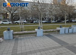 Лавочки Новороссийска на набережной к туристическому сезону явно не готовы 