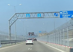  Проезд электромобилей и гибридных авто по Крымскому мосту запретят