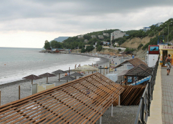 Новороссийцы недовольны видом морской воды в Широкой Балке