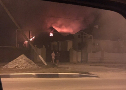 Трехэтажный дом полыхал на Пятой бригаде Новороссийска