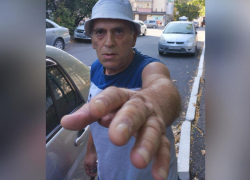 Новороссиец вскрыл авто необычным предметом