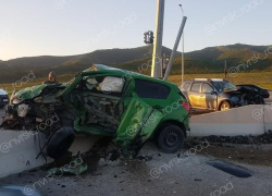 ДТП по трассе Геленджик-Новороссийск превратило легковушки в груды металла