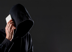 Знала о схемах, но попалась — мошенники “запудрили мозги” жительнице Новороссийска