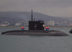 Приписанную к Новороссийску подводную лодку спасли в Черном море