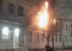 Ночью огонь охватил один из домов в Новороссийске 