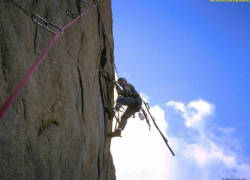 Альпинист в Новороссийске выжил после падения с 30-метровой высоты