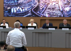 "Вы должны все знать": глава Новороссийска раскритиковал глав районов за отсутствие контакта с жителями