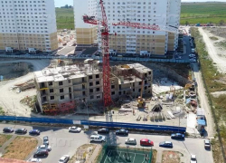 Брошенные КЖС дома можно будет достраивать одновременно, - считает глава Новороссийска