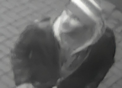 Нетрезвой походкой: ранним утром мужчина разбил витрину в центре Новороссийска