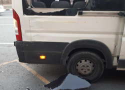 В Новороссийске маршрутка, в битве за пассажиров, протаранила автобус